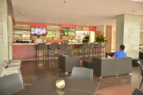 Modern 3 Bedroom Apartment with sea-beach view in Campo Alegre