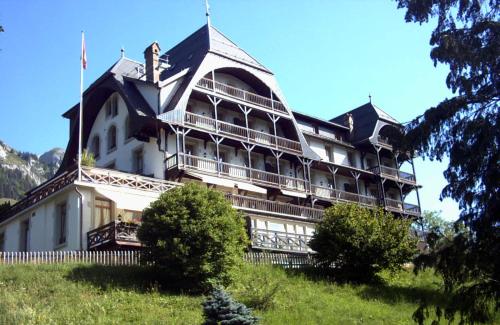  Luxury Apartment, Panoramic Mountain Views, 5 Spa Facilities - 3 Bedroom, Pension in Chateau-d'Oex bei Lessoc