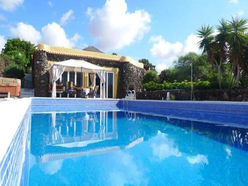 Finca Toredo Large Heated PoolHot TubBar/Games RoomGymCave Free WiFi