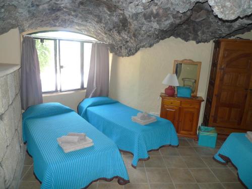 Finca Toredo Large Heated Pool,Hot Tub,Bar/Games Room,Gym,Cave, Free WiFi