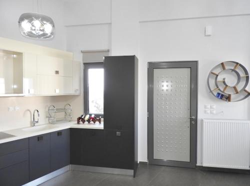 Theania Luxury Apartment - image 7