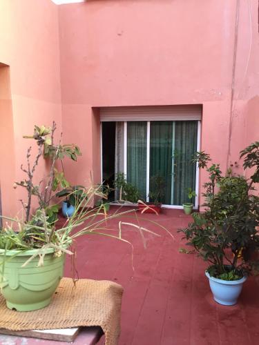Property in a quiet area close to the train station and town, Касабланка
