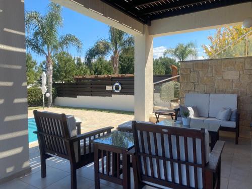 Paradise Latchi Villa in Neokhorio