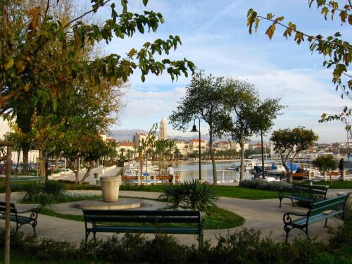  Nice Well-located Duplex Apartment in Split