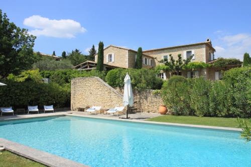 Fabulous bastide in Gordes overlooking the Lubéron - by feelluxuryholidays