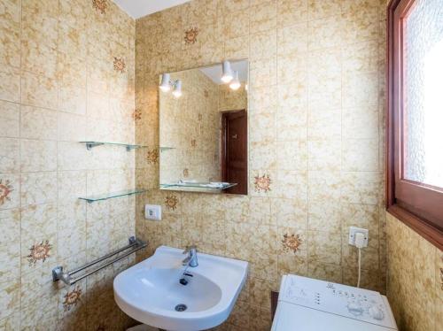 Casa Lucia - 2 bedroom family villa with large spacious pool area - Sea views - image 7