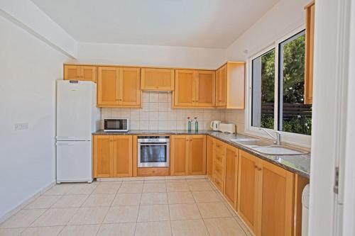 Villa Protaras Eos Modern 3BDR Protaras Villa with Pool Short Walk to all beachresort centre - image 5