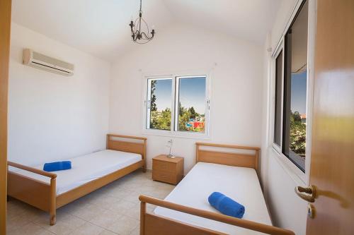 Villa Protaras Eos Modern 3BDR Protaras Villa with Pool Short Walk to all beachresort centre - image 7