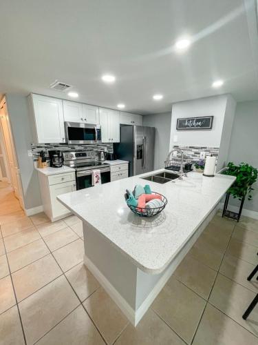 Grand Premier 3BD Condo Apartment near Disney Parks #6 - main image