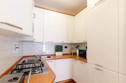 DOCK OF THE BAY GENOVA, Stylish Apartment in the Heart of Genoa with Air Conditioning, Private free Garage, Harbour View, extra garage at 25,00 euro per night on request, Genua (zdjęcie 7)