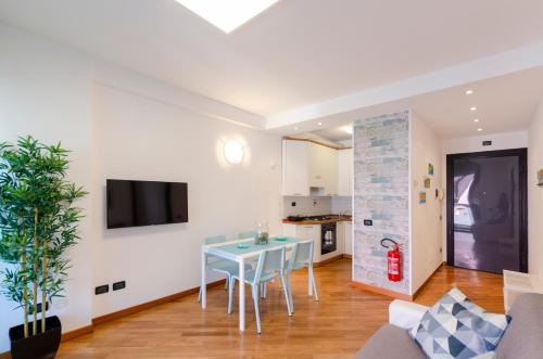 DOCK OF THE BAY GENOVA, Stylish Apartment in the Heart of Genoa with Air Conditioning, Private free Garage, Harbour View, extra garage at 25,00 euro per night on request, Genua (zdjęcie 8)