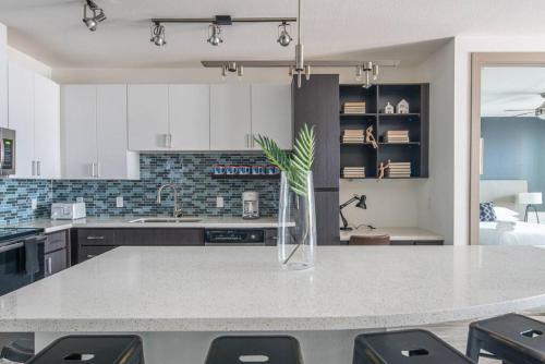 WanderJaunt - Amber - 2BR - Tempe - image 6