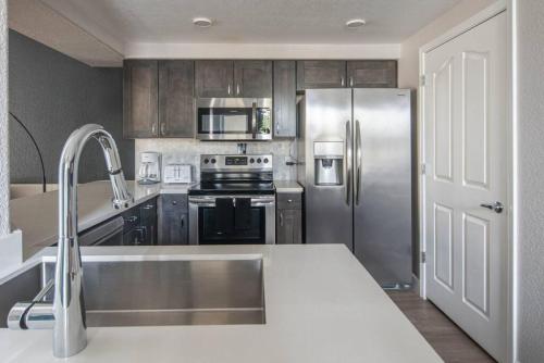WanderJaunt - Eclipse - 2BR - North Scottsdale - image 6