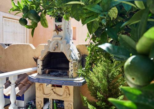 Studio in Torrevieja with shared pool enclosed garden and WiFi 1 km from the beach - image 2