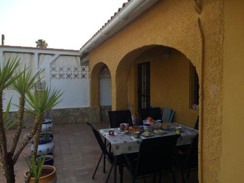Villa with garden and pool in Denia - image 2