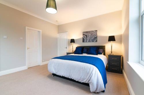 Modern Living 2 Bedroom Apartment South Wilmslow - image 11