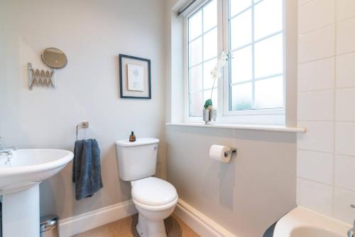 Modern Living 2 Bedroom Apartment South Wilmslow - image 4