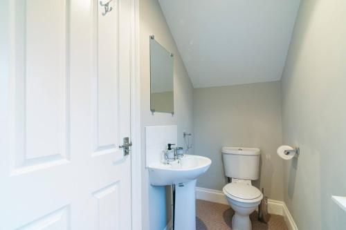 Modern Living 2 Bedroom Apartment South Wilmslow - image 13