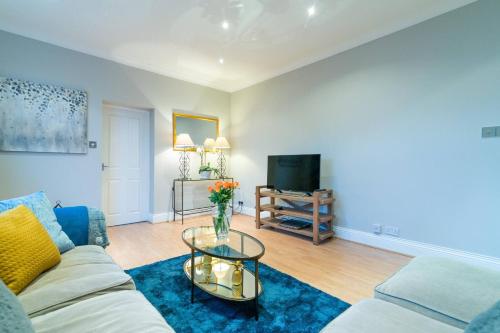 Modern Living 2 Bedroom Apartment South Wilmslow - image 10
