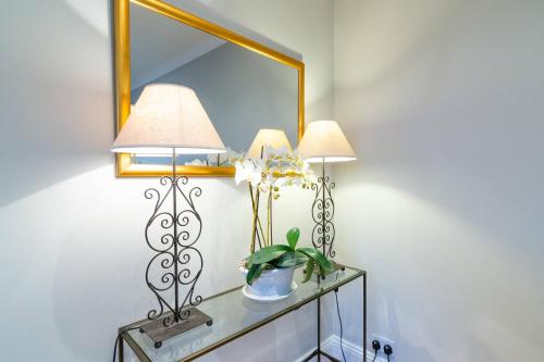 Modern Living 2 Bedroom Apartment South Wilmslow - image 6