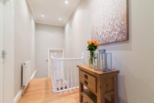 Modern Living 2 Bedroom Apartment South Wilmslow - image 9