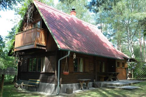 ทัศนียภาพภายนอกโรงแรม, Detached romantic chalet in the woods - U Faflika in จินดริชูฟ ฮราเดค