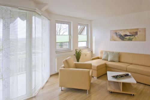 strandnah mit Balkon, gratis Nutzung vom AHOI Erlebnisbad und Sauna in Sellin - Strandhaus Mönchgut FeWo13, Lobbe (fotografie 8)