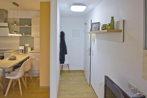 strandnah mit Balkon, gratis Nutzung vom AHOI Erlebnisbad und Sauna in Sellin - Strandhaus Mönchgut FeWo13, Lobbe (fotografie 10)
