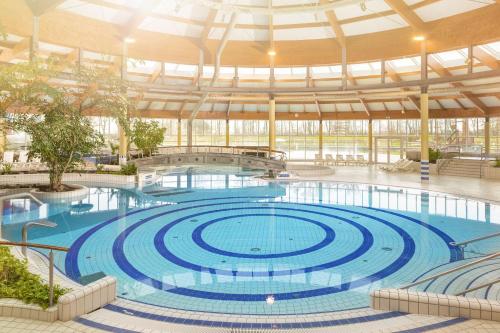 strandnah mit Balkon, gratis Nutzung vom AHOI Erlebnisbad und Sauna in Sellin - Strandhaus Mönchgut FeWo13, Lobbe (fotografie 3)