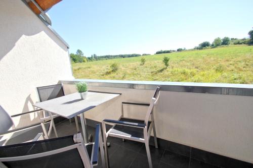 strandnah mit Balkon, gratis Nutzung vom AHOI Erlebnisbad und Sauna in Sellin - Strandhaus Mönchgut FeWo11, Lobbe (foto 5)