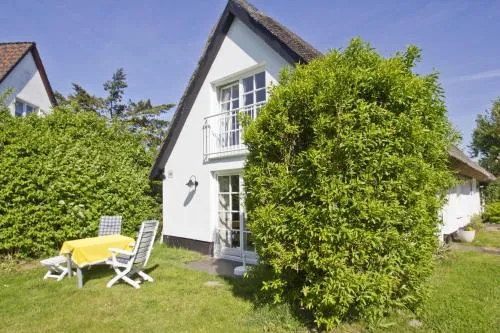 Gutshof Ostseeblick Ferienwohnung 01 in Neuendorf, Deutschland