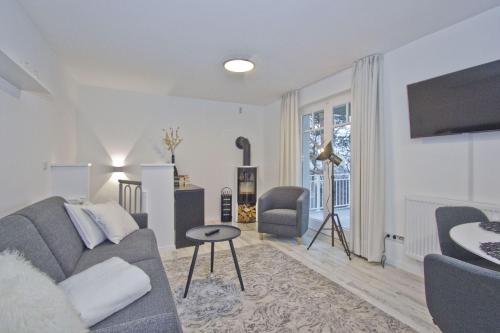 moderne Ferienwohnung mit Kamin, Balkon - Ferienresidenz Zwei Bodden FeWo111 66m von Lietzow entfernt