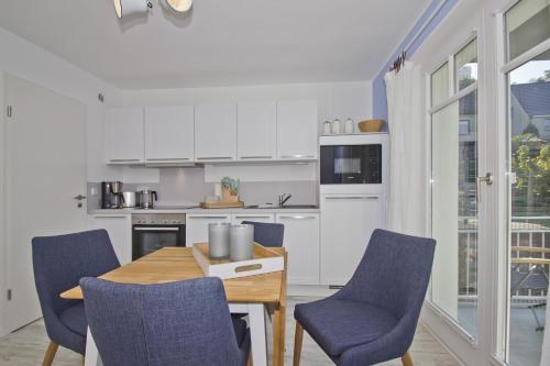 Konyha, moderne Ferienwohnung mit Balkon, Meerblick - Ferienresidenz Zwei BoddenFeWo 1-2 in Lietzow