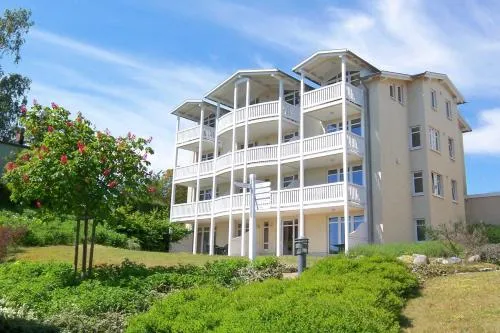 Meeresblick Residenzen Ferienwohnung 16 mit Sauna- und Schwimmbadnutzung im AHOI Sellin in Göhren, Deutschland