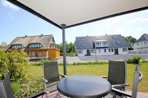 strandnahe FeWo mit Terrasse, gratis Nutzung vom AHOI Erlebnisbad und Sauna in Sellin - Rex Rugia FeWo 14-3