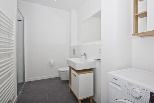 Apartment with Terrace image 8
