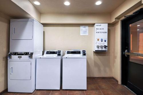 Days Inn by Wyndham Oklahoma City/Moore - image 7