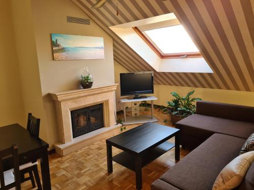  106A Ático con garaje y chimenea cerca de la playa, Unterkunft in Gijón