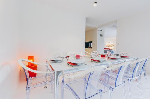 บริการและสิ่งอำนวยความสะดวก, HOUSE ZYX in เลอตูเกต์