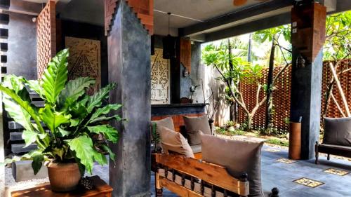 Oma Watu Inn in Watukarung