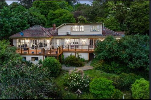Secluded Villa with Lush Gardens, Spa and Fireplace
