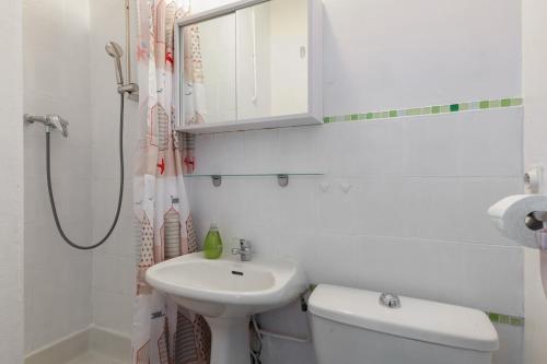 Comfortable studio in Six-Fours-les-Plages - Welkeys - Tap to explore photos