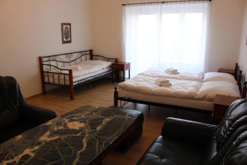 3 twin beds