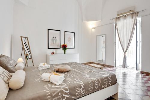 GuestHost - Mirror House Central Apartment