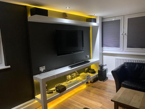 Impeccable 1bed Apartment In London, , London