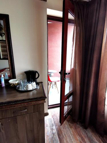 Hotel Africa - image 5
