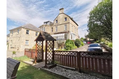 Wentworth House - Free Parking, Bath (photo 11)