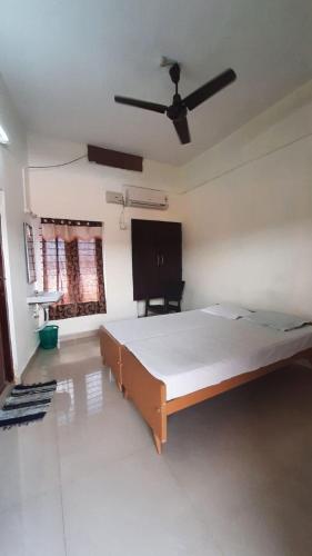 3 twin beds