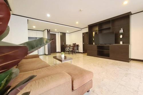 THE AUTUMN BREEZE SUITE:1BR/ASOKE/SHOPPING/BTS/MRT