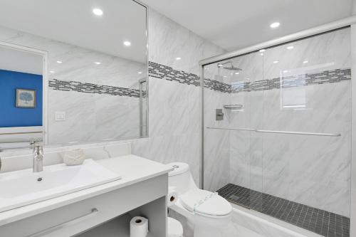 2 BEDROOMS 2 FULL BATHROOMS APT. ON THE BEACH - image 9